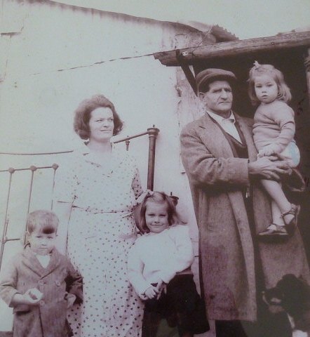Shirley Murphy and family at La Perouse - 1930 